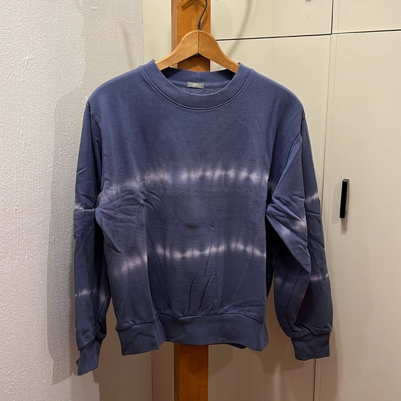 Light Purple Gap Sweatshirt - Picture 1 of 4